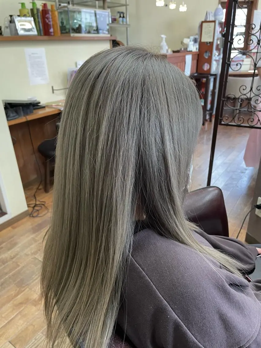セミロング カラー アッシュ 透明感カラー 外国人風カラー 大橋 綾子のヘアスタイル
