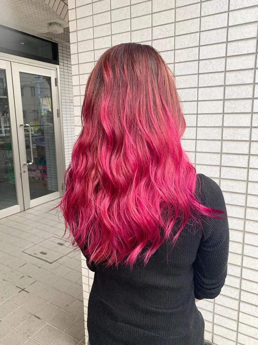 ロング カラー バレイヤージュ ピンクカラー ローズカラー レイヤーカット ヘアカラー クバガワ シュンのヘアスタイル