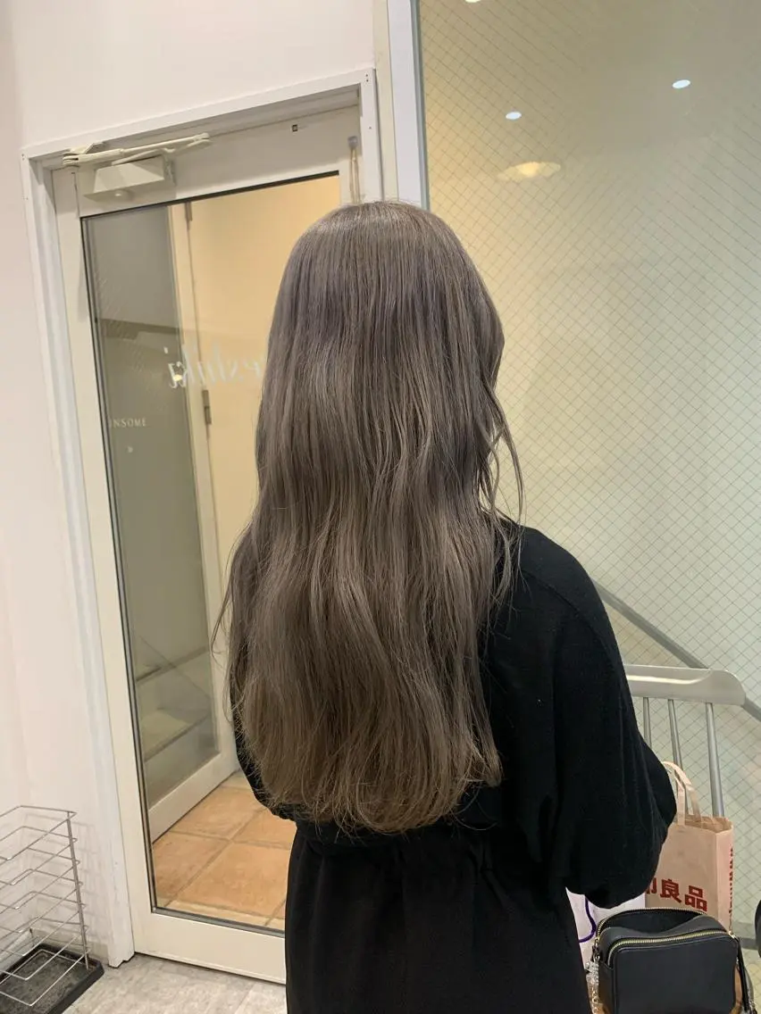 ロング カラー AMI🎀韓国ヘア 透明感カラーのヘアスタイル