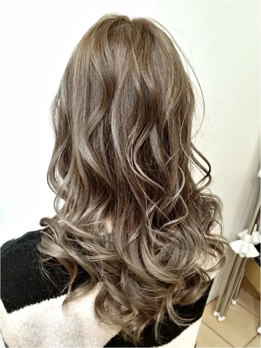 セミロング カラー グレージュ イルミナカラー 【髪質改善美容師】t occa茨木篠原健太のヘアスタイル