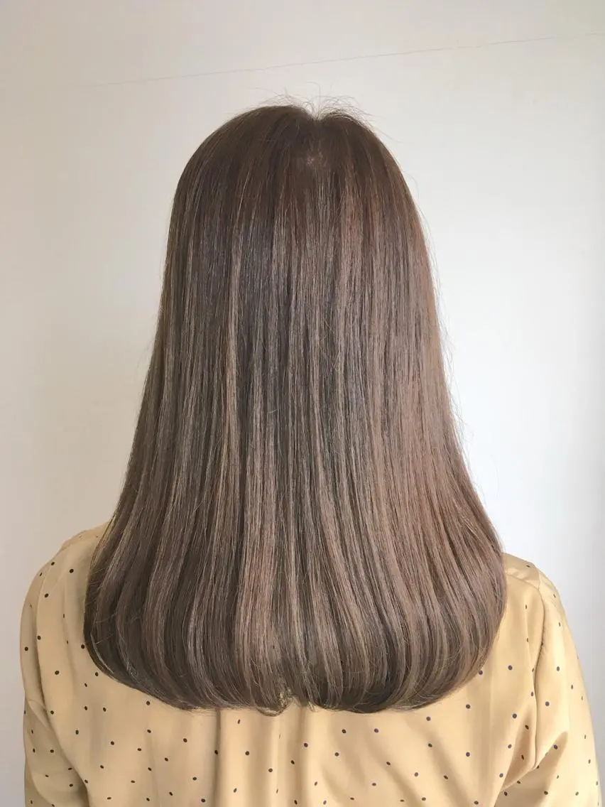 セミロング カラー ベージュカラー ブリーチ フォギーベージュ yoshi ☆のヘアスタイル