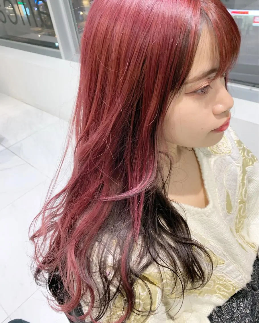 ロング カラー ブリーチ ブラウンカラー ダークブラウン インナーカラー ピンクカラー minami🪷 暖色カラーのヘアスタイル