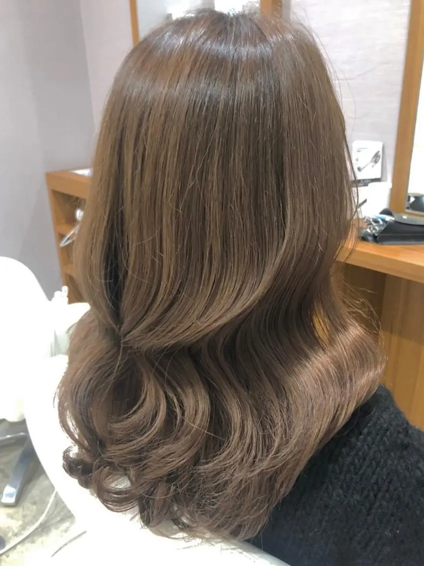 セミロング ヨシンモリ 志村 萌のヘアスタイル