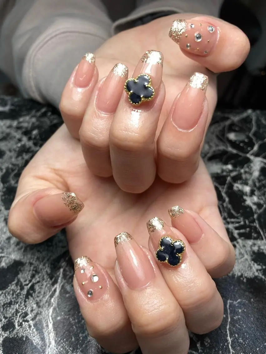 ミディアム ネイル ハンドネイル フットネイル ✴︎ Delightのネイルデザイン