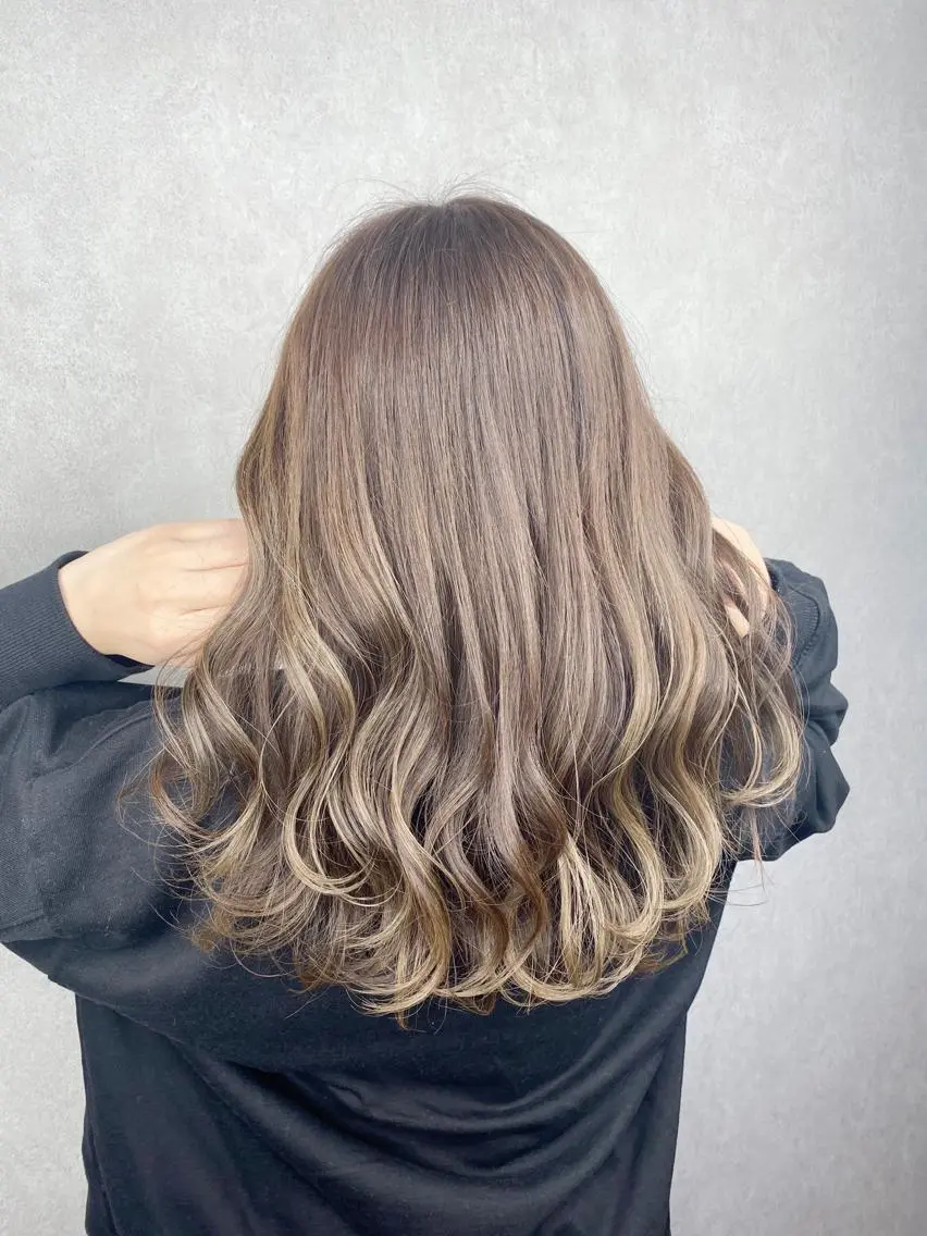 セミロング ＳＨＩ ＺＵのヘアスタイル