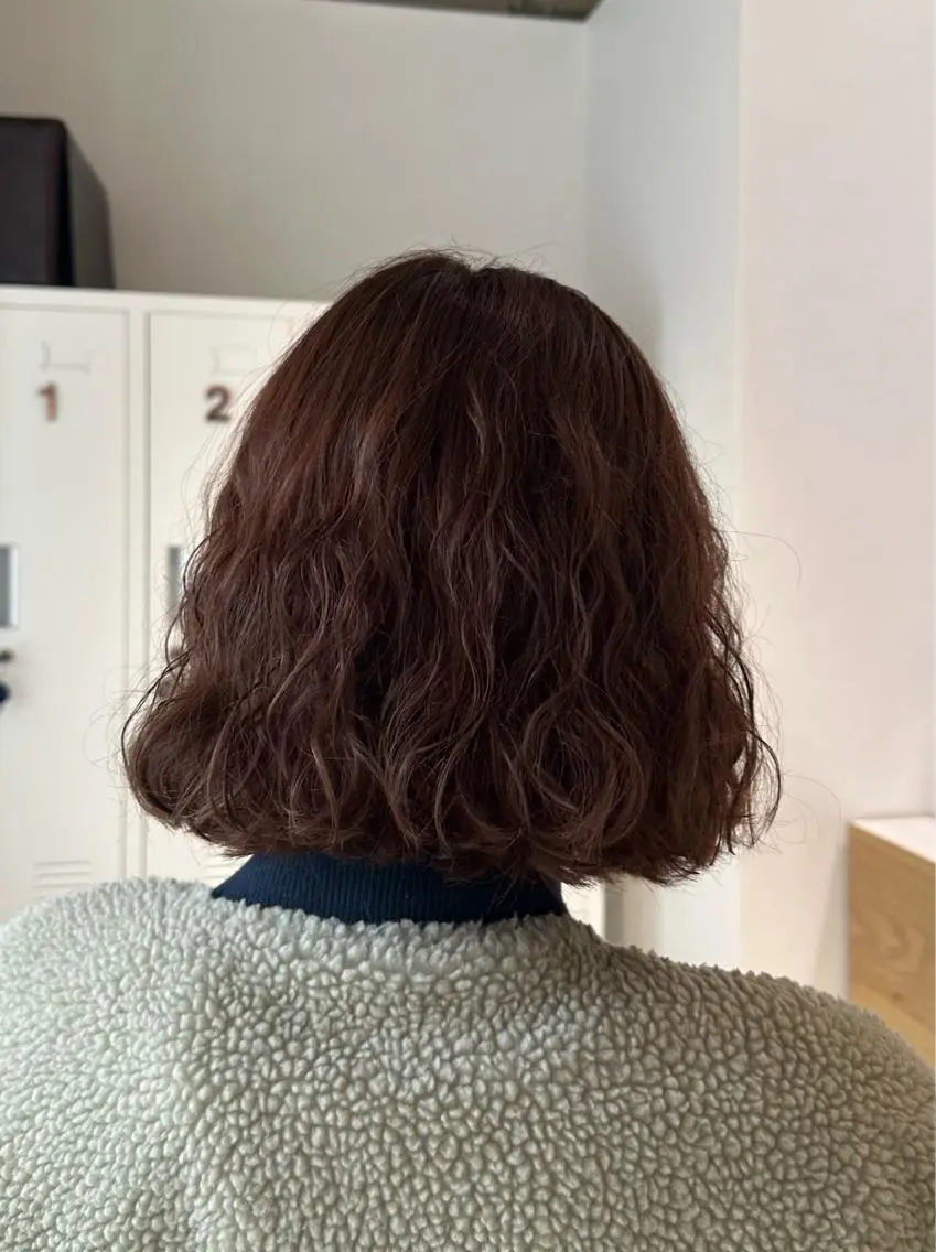 ミディアム カラー ミディアムパーマ ベージュカラー ラベンダーカラー ラベンダーベージュ Annie 吉田 裕美のヘアスタイル