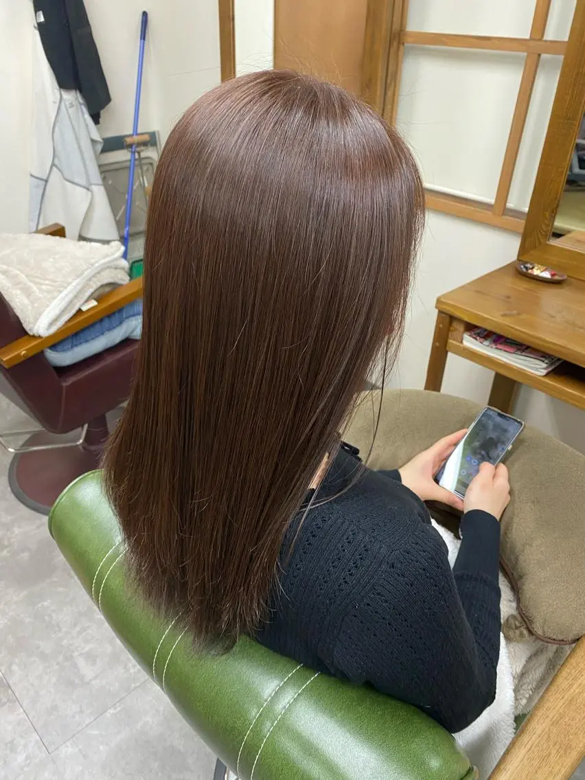 ロング ピンクブラウン 髪質改善 ヘアカラー トリートメント 永沼 真依のヘアスタイル