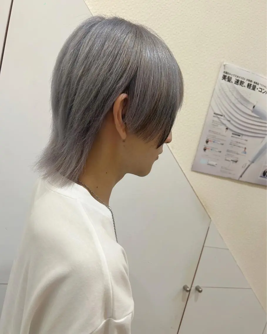 ショート カラー メンズ メンズブリーチ メンズウルフカット アッシュ ブリーチ ホワイトアッシュ カット ヘアカラー 今村公介 ブリーチ特化、派手髪のヘアスタイル