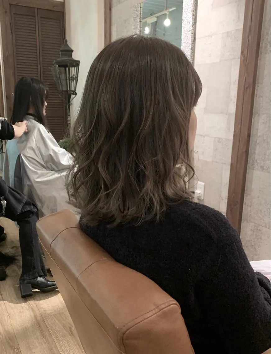 ミディアム カラー アッシュ ベージュカラー ブリーチ 透明感カラー オリーブアッシュ ヘアカラー トリートメント 田村和範/似合わせ カラー/髪質改善のヘアスタイル