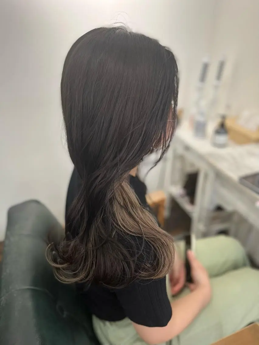カラー ベージュカラー ブリーチ インナーカラー 藤田 悠菜のヘアスタイル