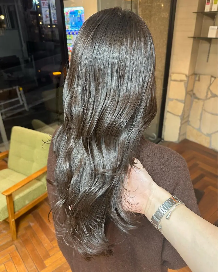 セミロング カラー ベージュカラー ブリーチ ブリーチなしカラー オリーブベージュ レイヤーカット 矢野 晃平のヘアスタイル