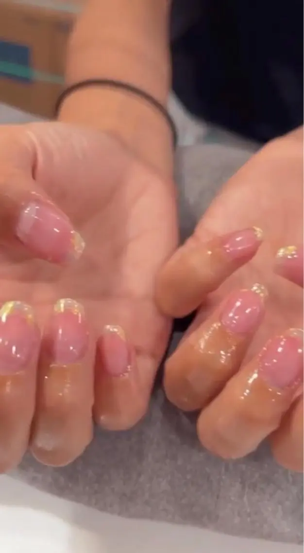 ネイル オーロラネイル フレンチネイル 鶴橋wooone nail.rieのネイルデザイン