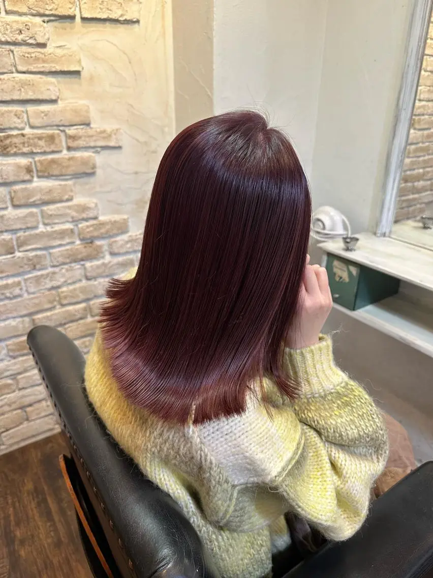 ミディアム カラー ピンクカラー レッドカラー Babylone 飯尾 香音のヘアスタイル