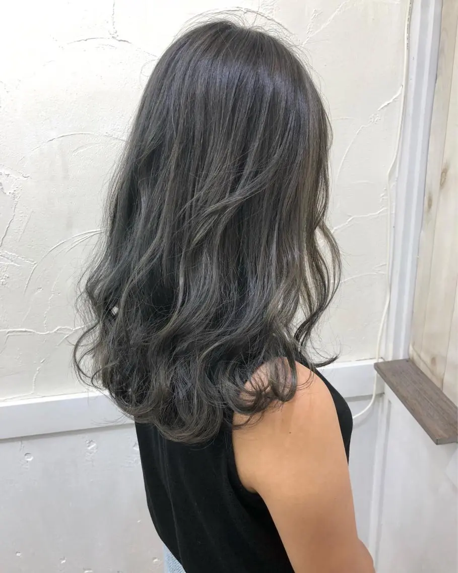 ミディアム Loob.TOKYO MIYA🌈のヘアスタイル