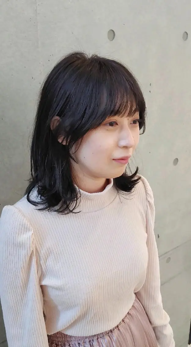 ミディアム ホリウチ ユキエのヘアスタイル