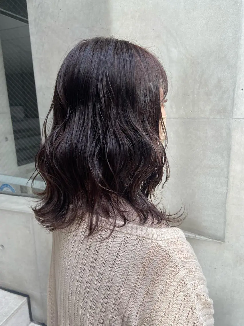 ミディアム なつめ🐶ショート ベージュカラーのヘアスタイル