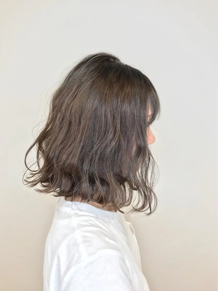 ミディアム カラー アッシュ ハイライトカラー ハイライト カット ヘアカラー ボブ・レイヤーカット 吉敷航一のヘアスタイル