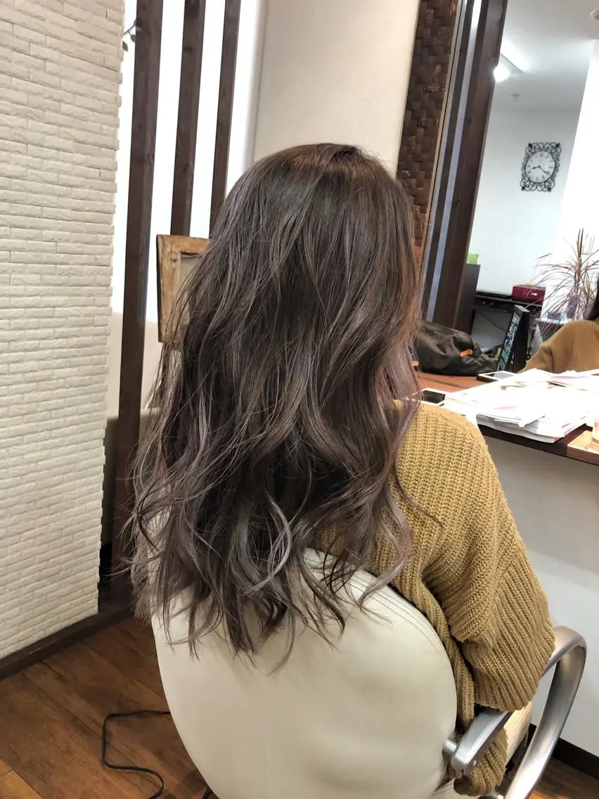 ロング カラー ヘアと眉Otsuka Hikari💆‍♀のヘアスタイル