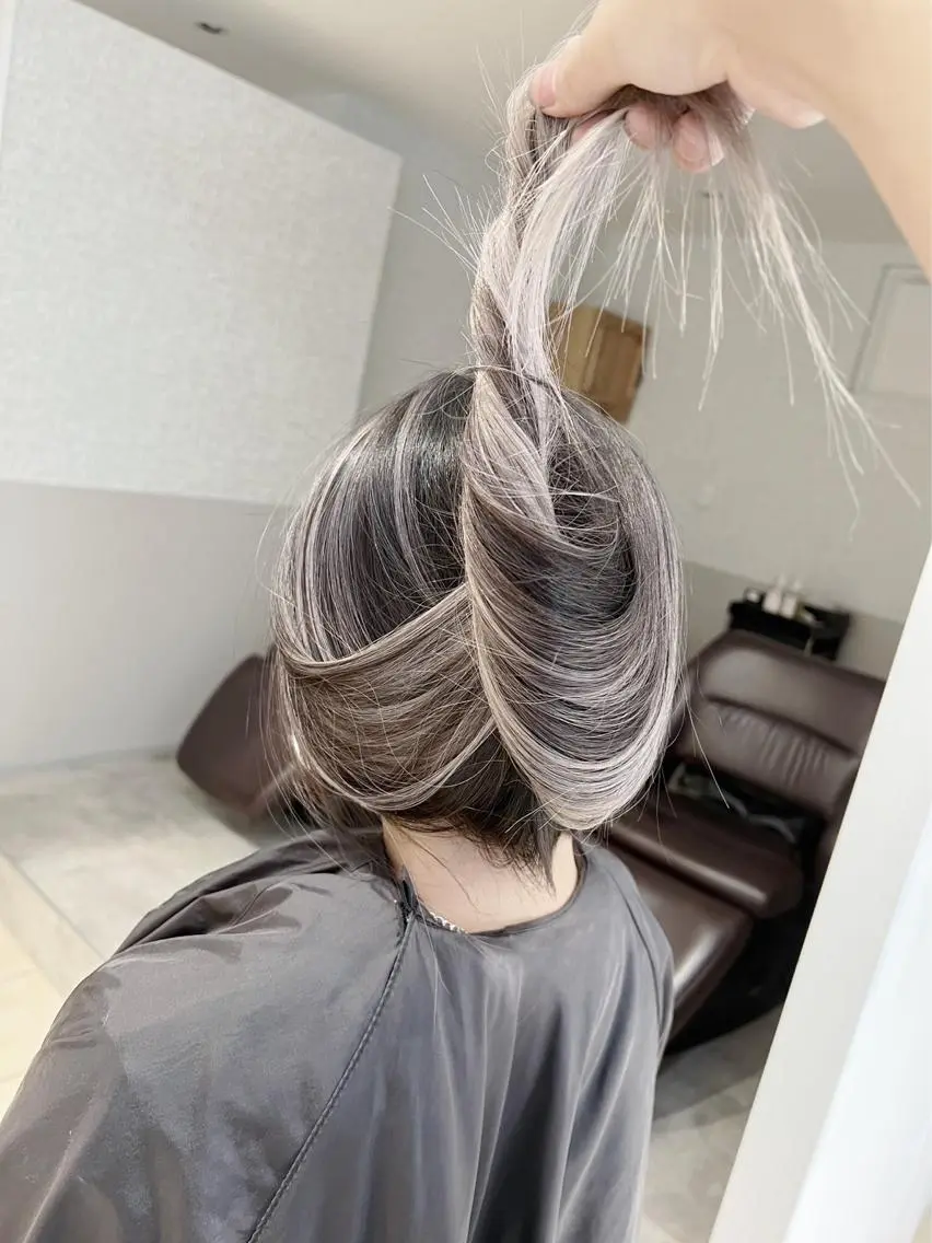ロング カラー バレイヤージュ シルバー ホワイトシルバー レイヤーカット ヘアカラー トリートメント 指名数No.1 /NAOYAのヘアスタイル