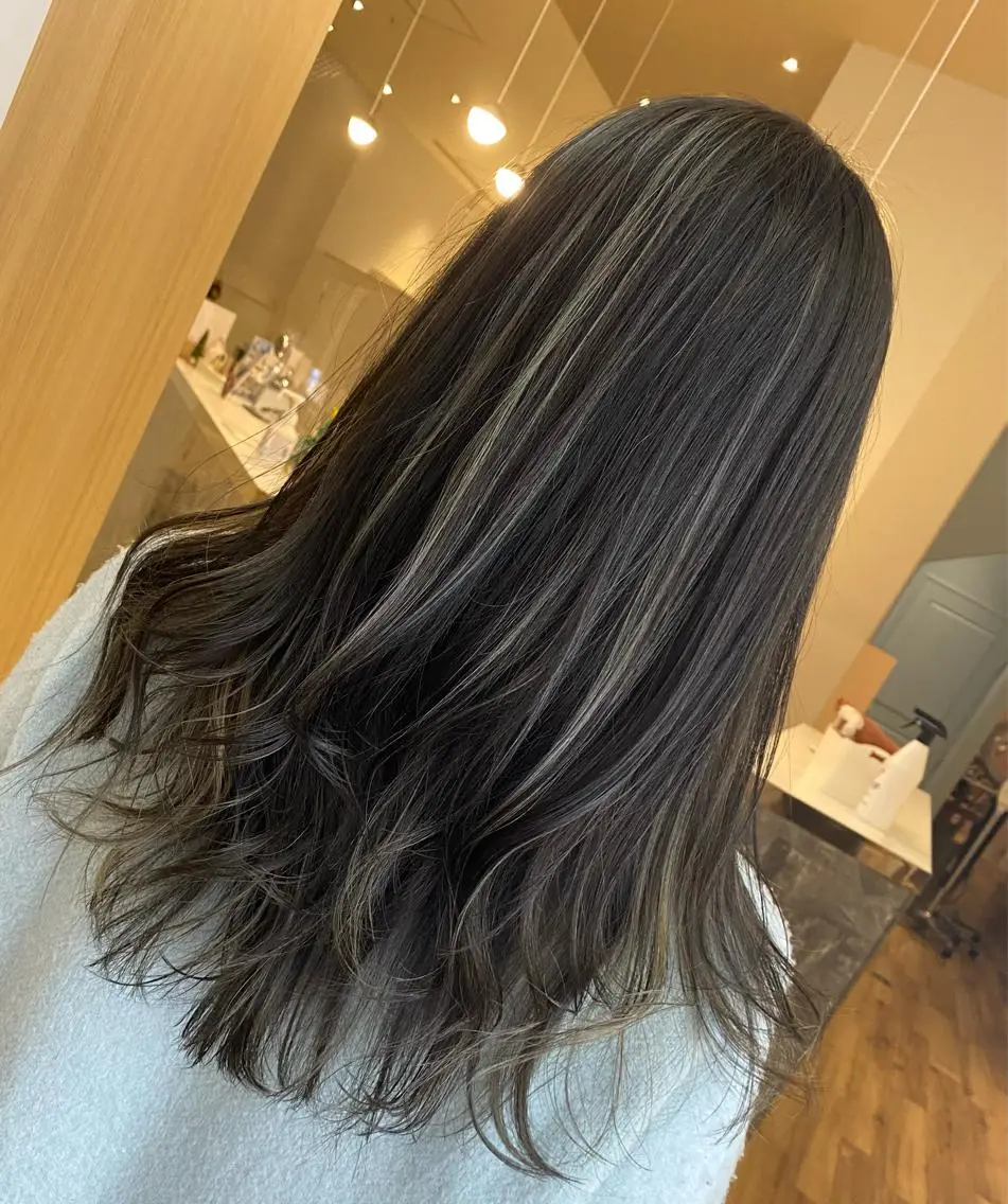 セミロング カラー ハイライトカラー ハイライト ハイトーンヘア/ 島崎　タクミのヘアスタイル