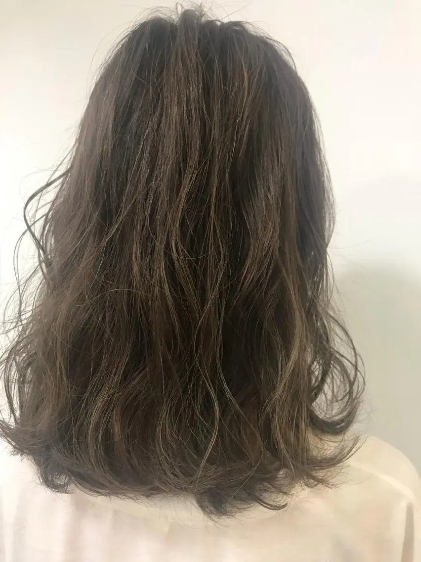 ロング カラー いけだ ひかり ハイライトくびれヘアのヘアスタイル