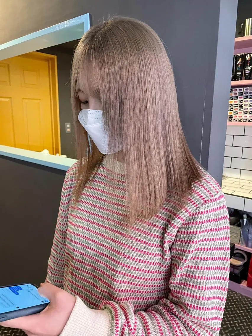 セミロング カラー ベージュカラー ブリーチ ハイトーンカラー ハイトーンベージュ 心斎橋/ブリーチ minamiのヘアスタイル