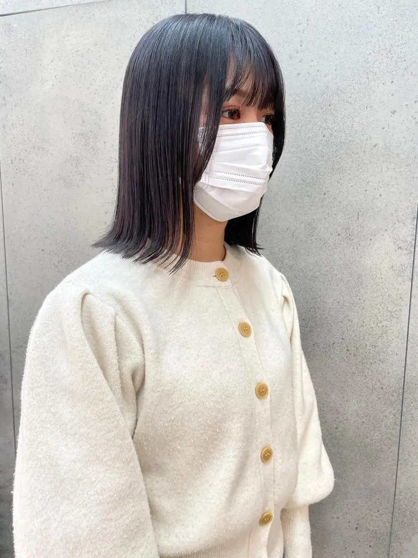ミディアム カラー グレージュ ボブ 外ハネヘア パーマウルフショート 濱田匠のヘアスタイル