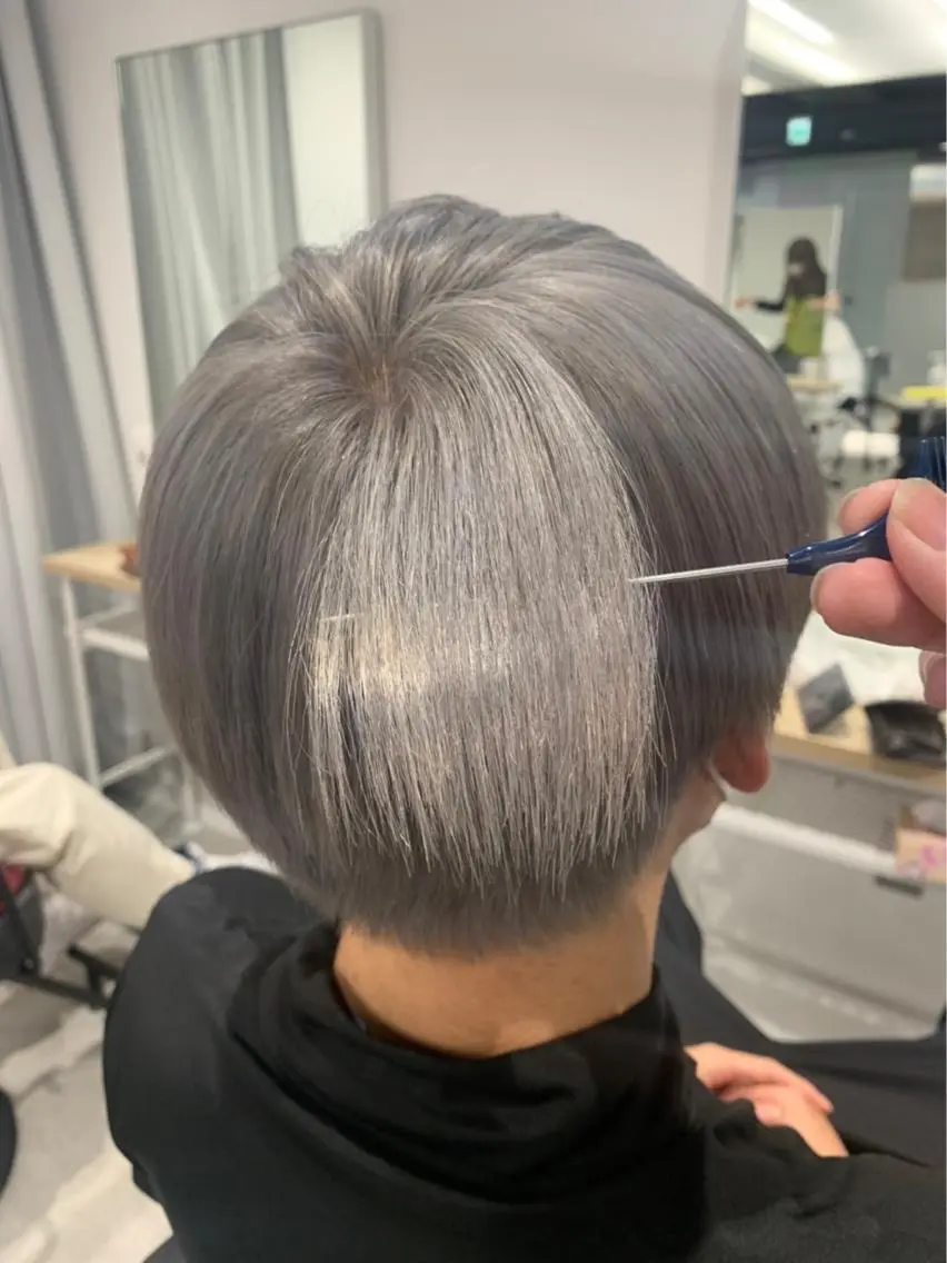 ショート カラー メンズ メンズブリーチ ブリーチ ケアブリーチ シルバー ホワイトシルバー mai🤍縮毛酸性ス トレート/アイリストのヘアスタイル