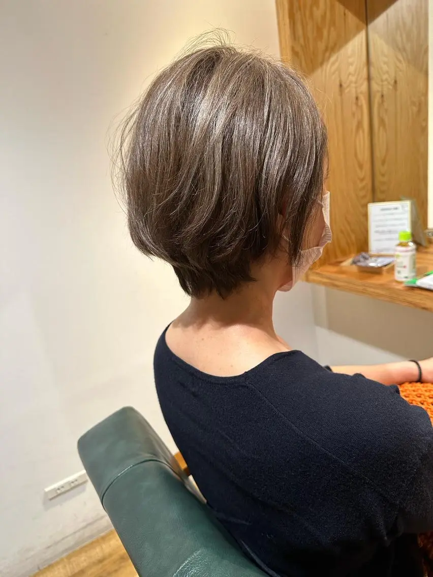 ショート カラー 美容室 Hollowのヘアスタイル