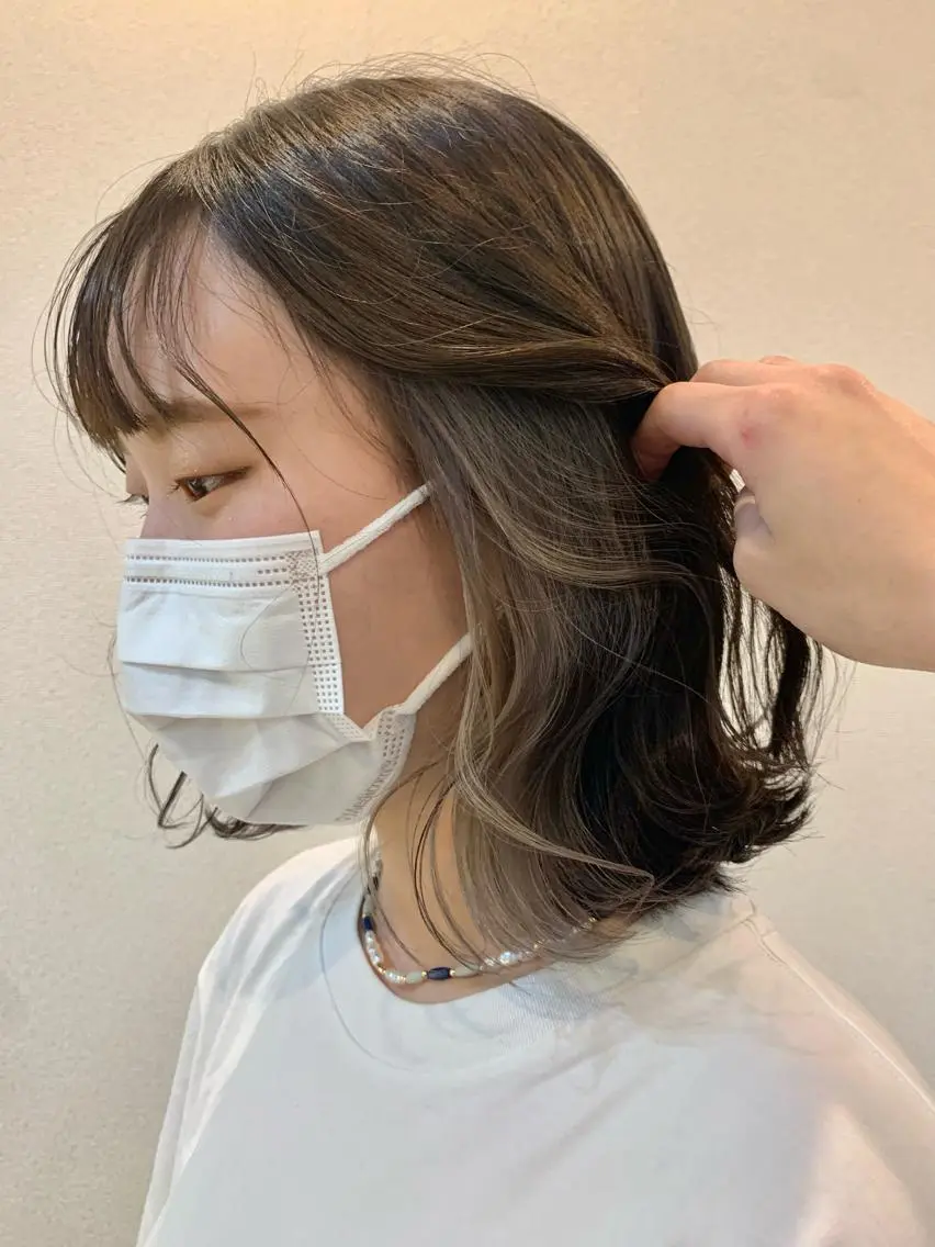 ミディアム カラー ブリーチ ケアブリーチ イヤリングカラー 🦖manami 🦖のヘアスタイル