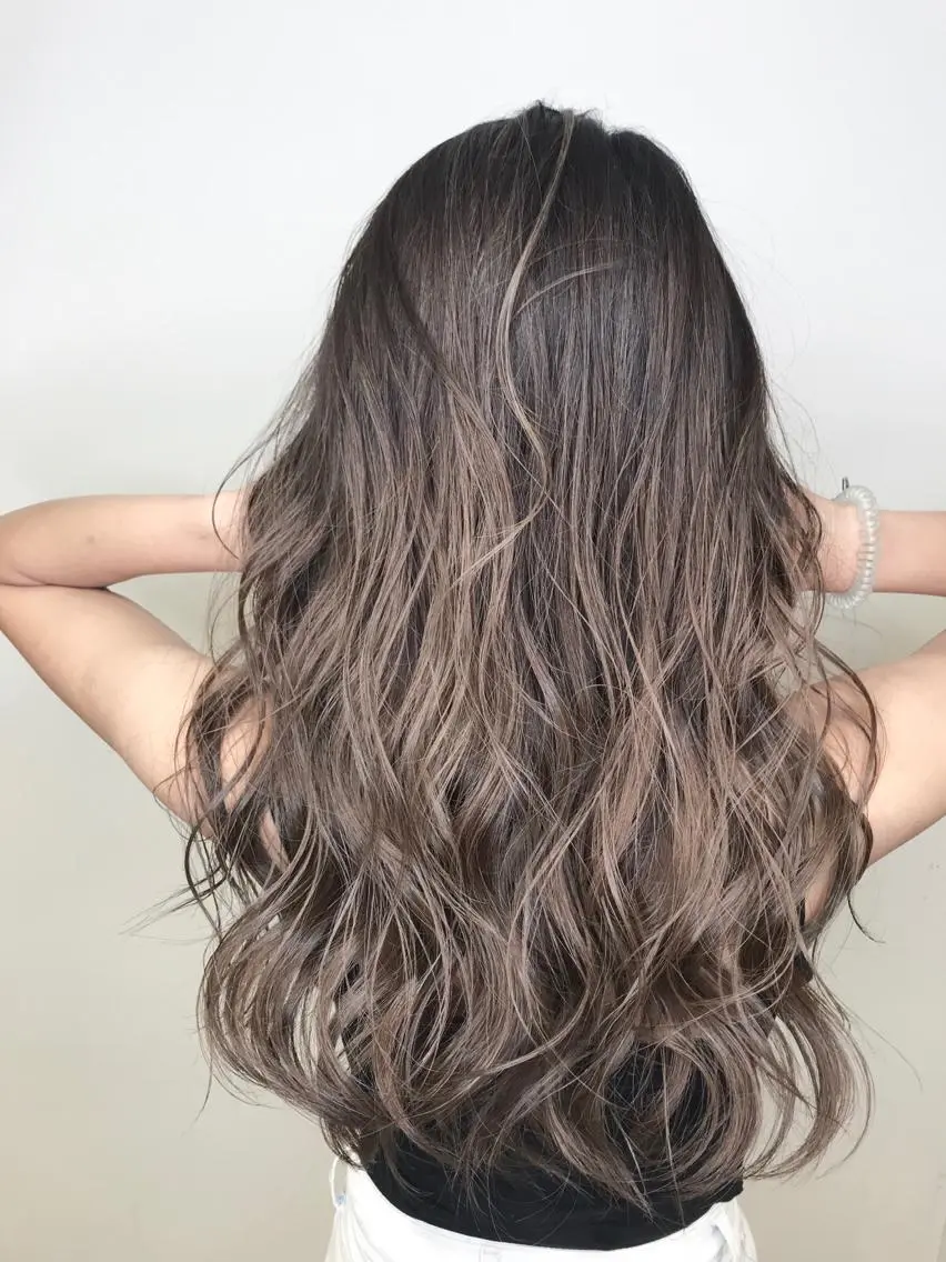 ロング カラー ブリーチ グラデーションカラー イルミナカラー 髪質改善カラー韓国風 レイヤーtudaのヘアスタイル