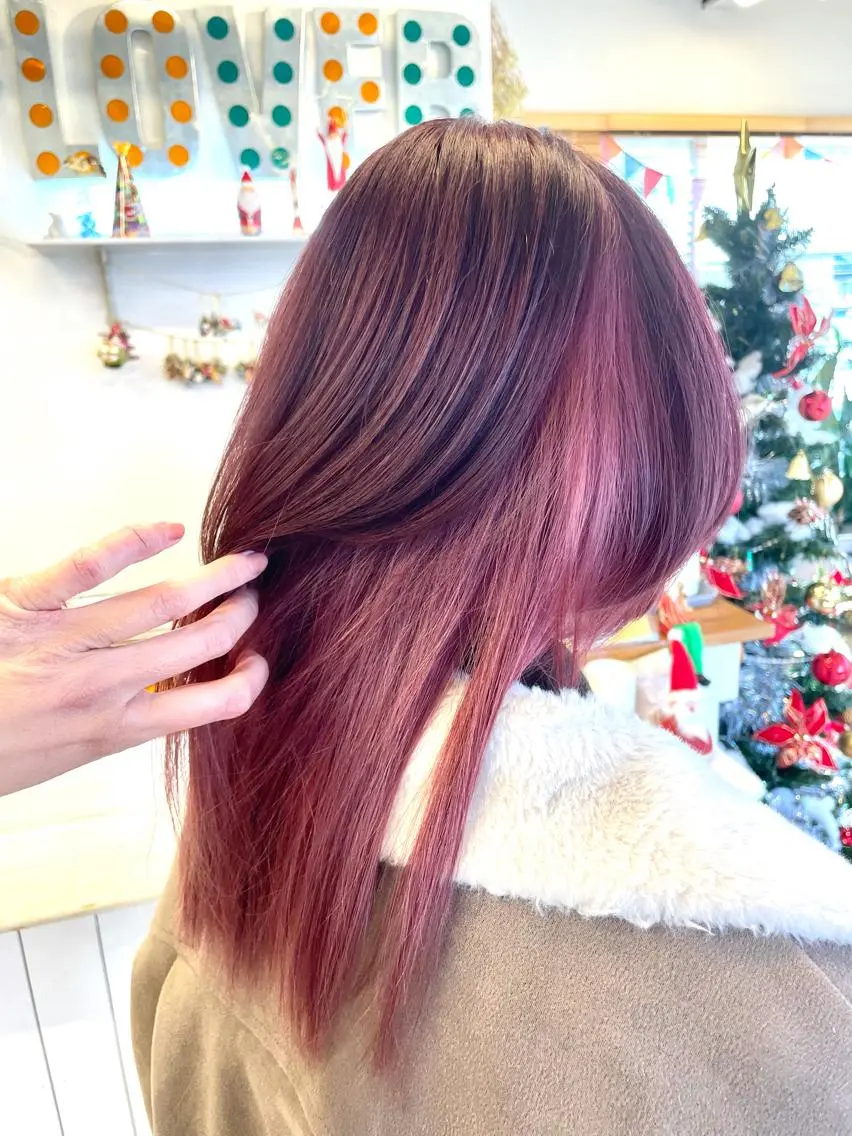 ロング インナーカラー 推し ブリーチ  髪質改善のヘアスタイル