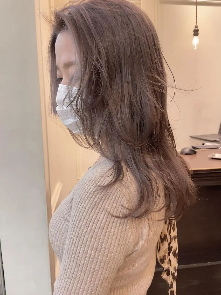 セミロング カラー 大人girly🛋️ 🤍yukakoのヘアスタイル