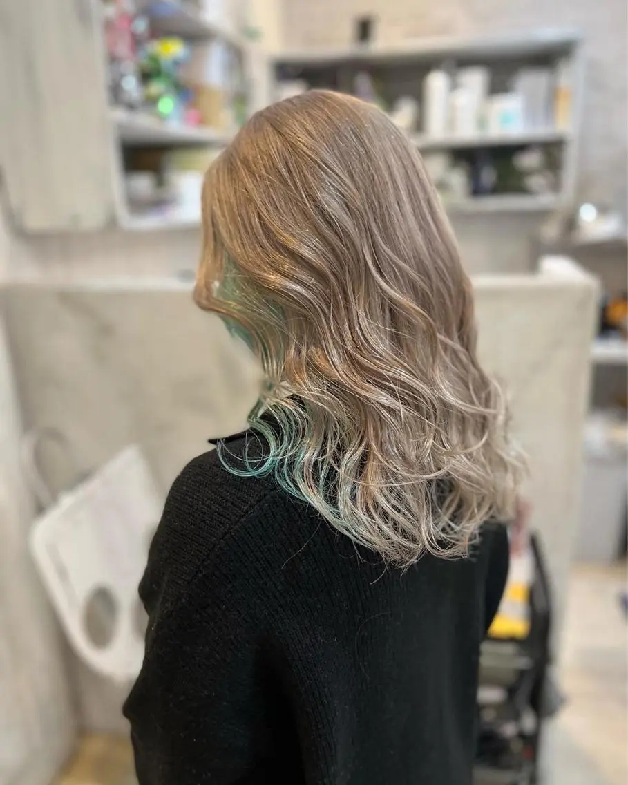 ロング カラー ベージュカラー ホワイトベージュ カット ヘアカラー トリートメント ブリーチ特化 梅田本多翔のヘアスタイル