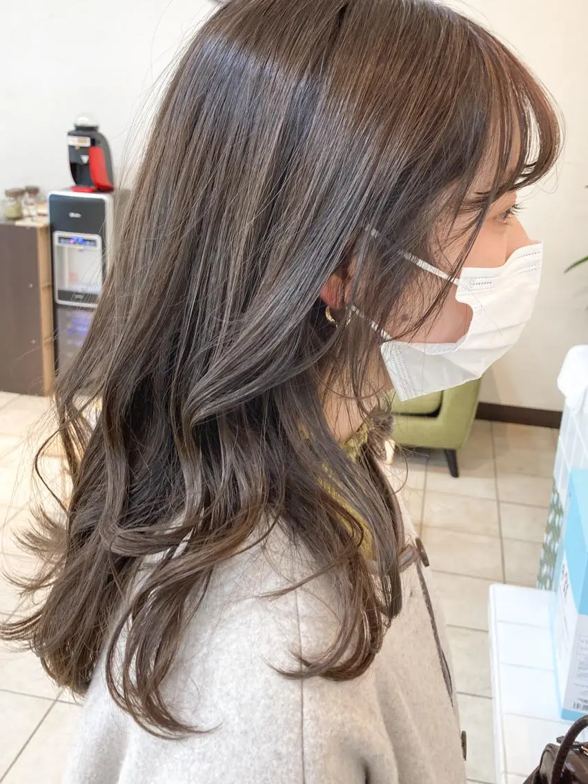 セミロング カラー ヘアカラー トリートメント 樋野 亮のヘアスタイル