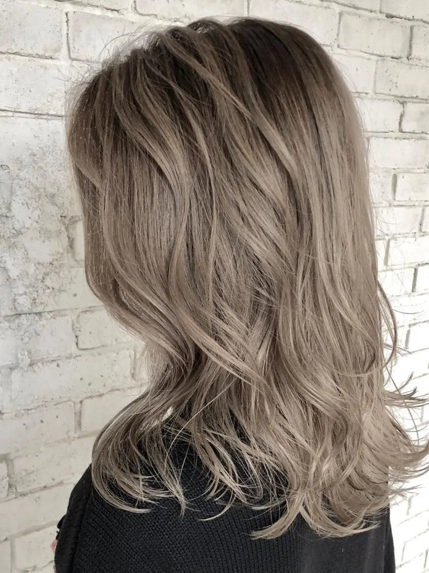 セミロング カラー アディクシーカラー バレイヤージュ ブリーチ ケアブリーチ ダブルカラー welring hair salonのヘアスタイル