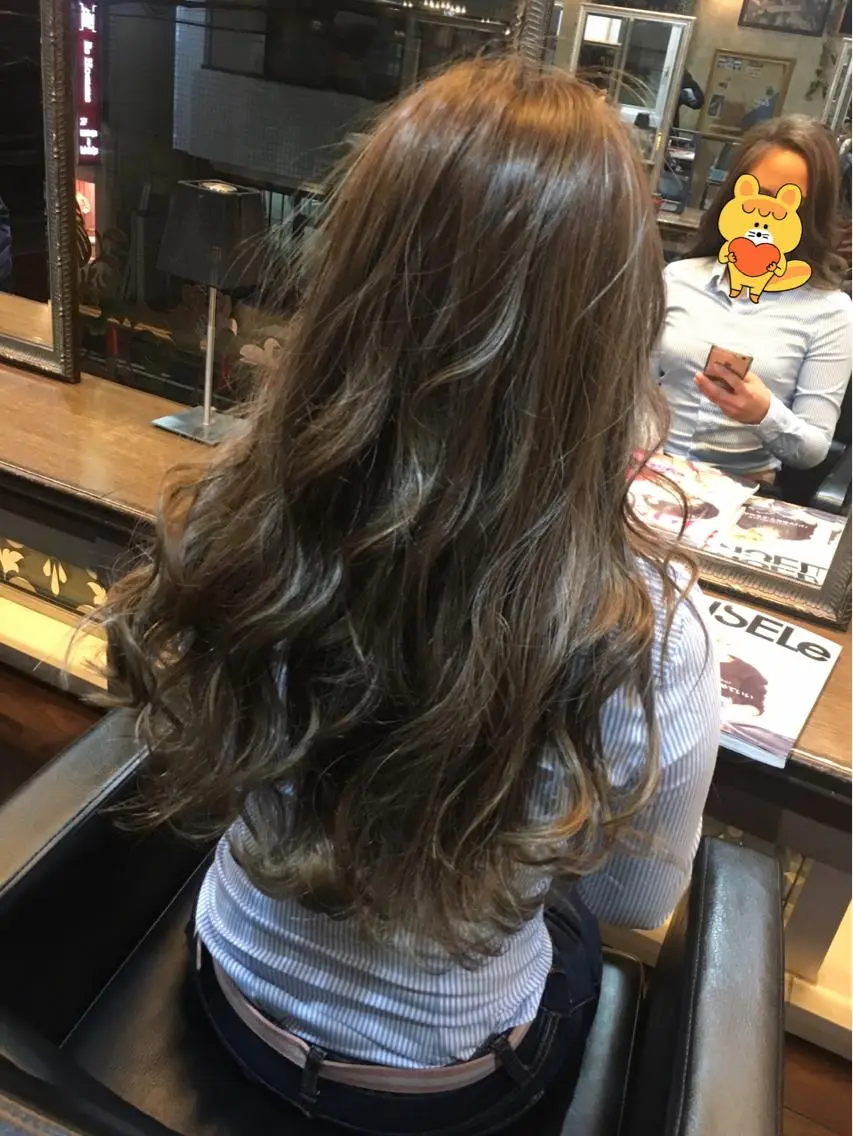 ロング カラー ハイライトカラー ハイライト 吉本 yoshimotoのヘアスタイル