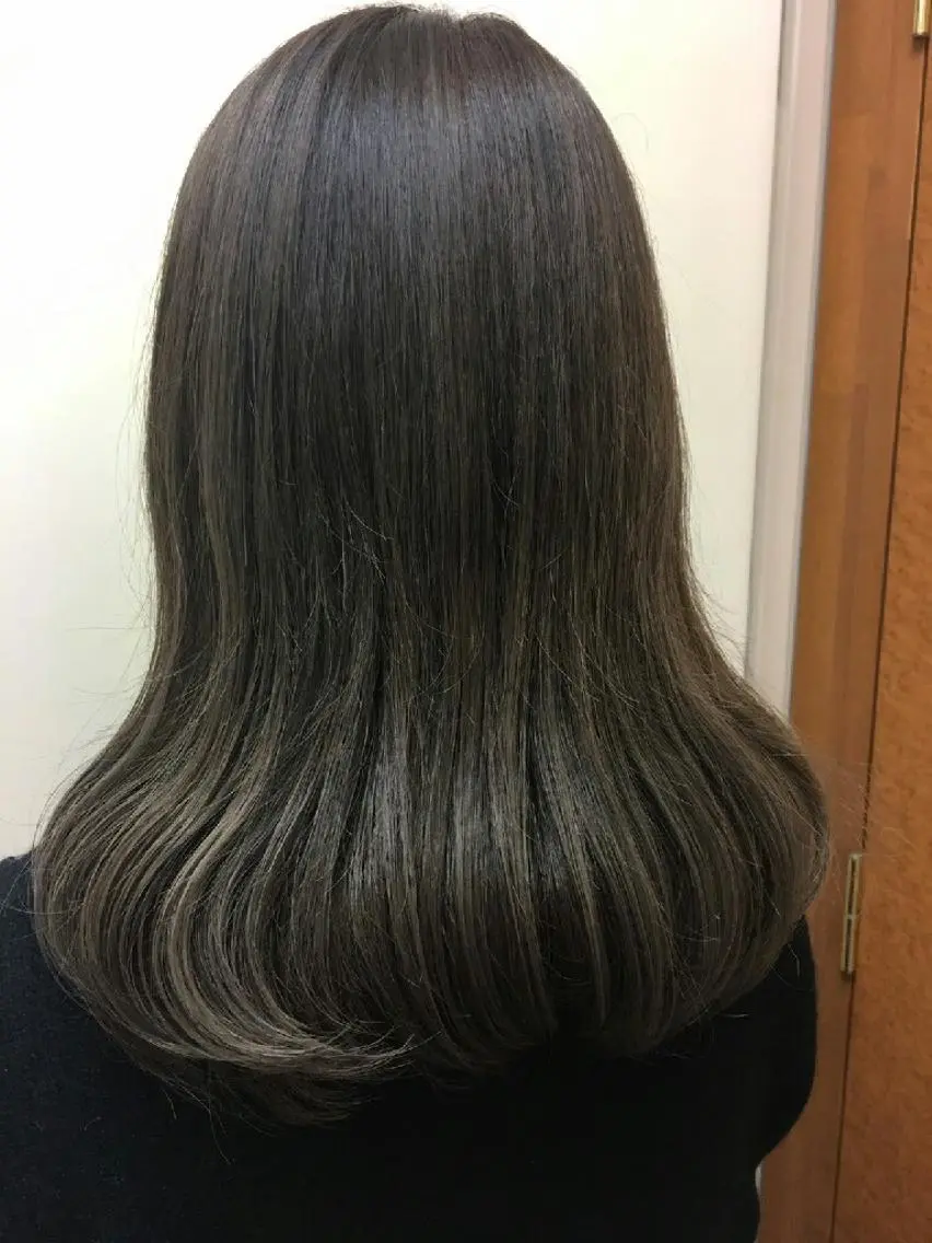 セミロング ロング カラー アッシュ アッシュグレー 100%髪質改善特化 TRUNSのヘアスタイル