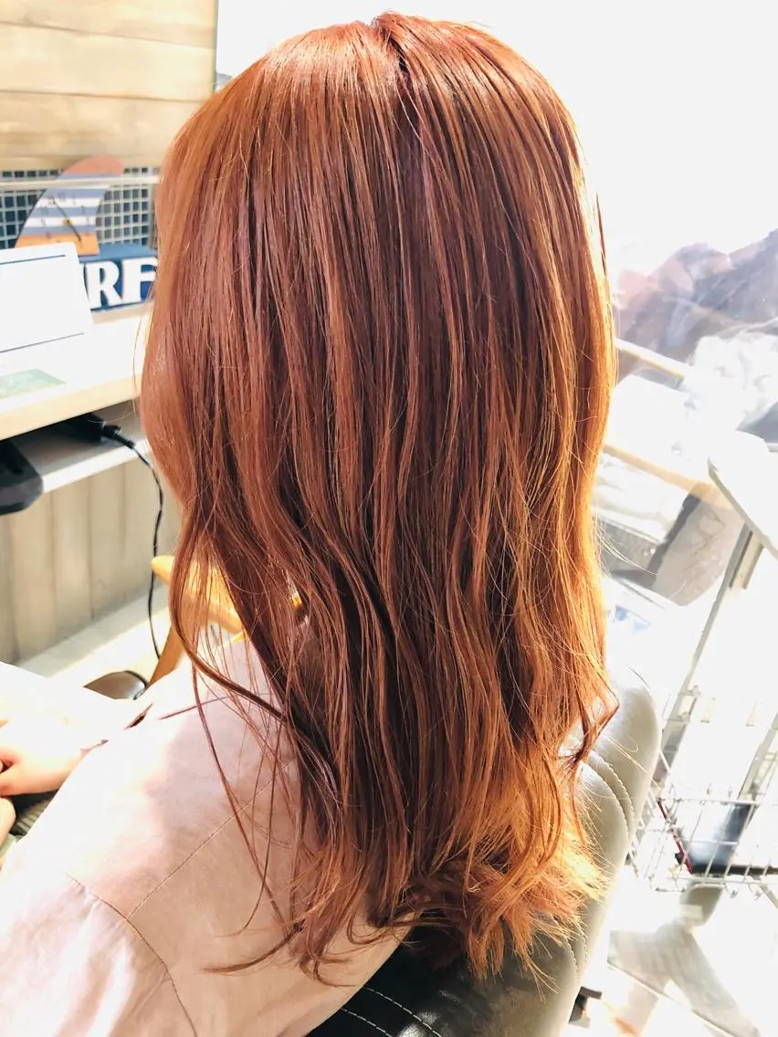 セミロング カラー 黒髪 ブリーチ オレンジ 川口髪質改善ウルトワ 🌈毛島健樹🌈のヘアスタイル