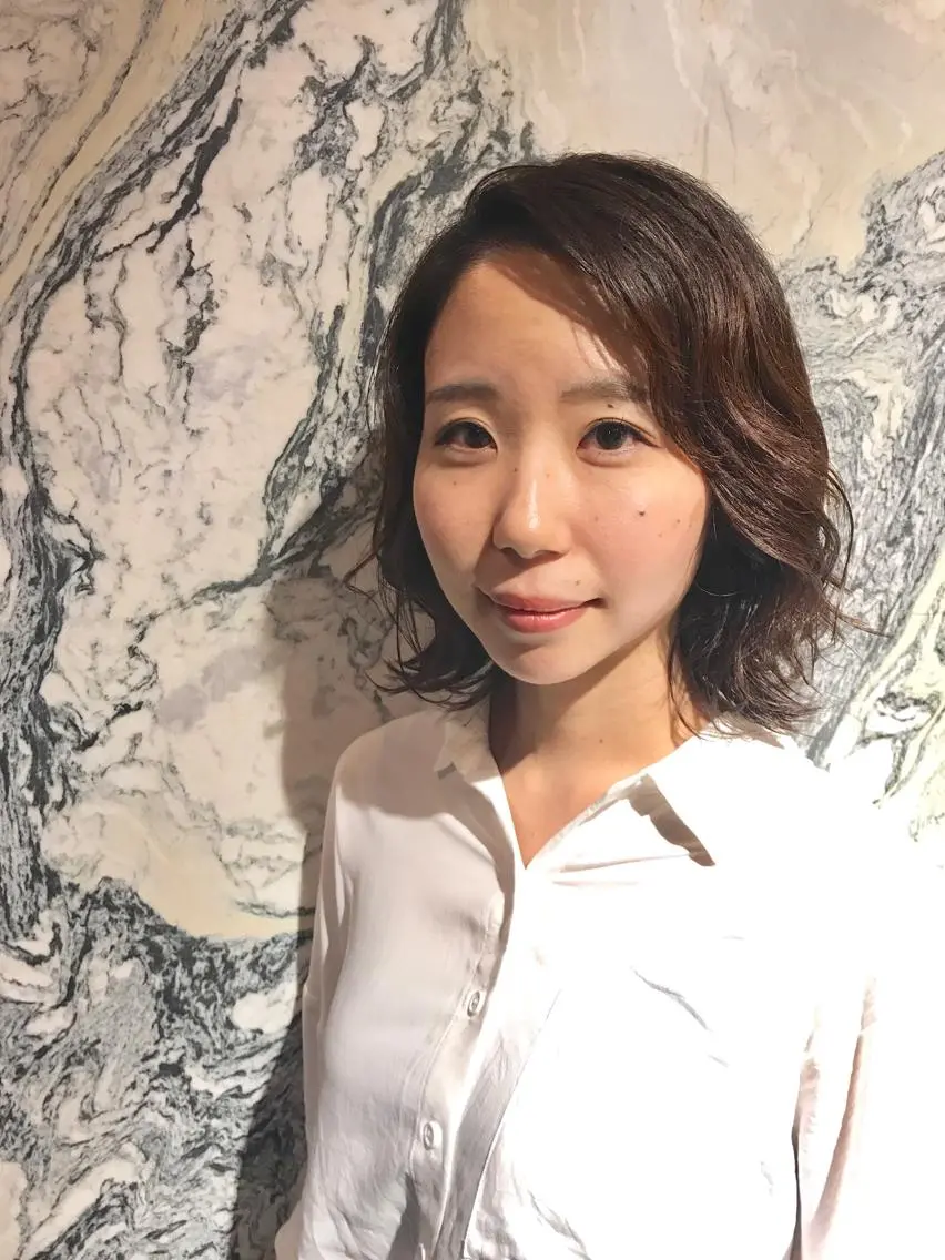 ショート くせ毛 藤井 さと実のヘアスタイル