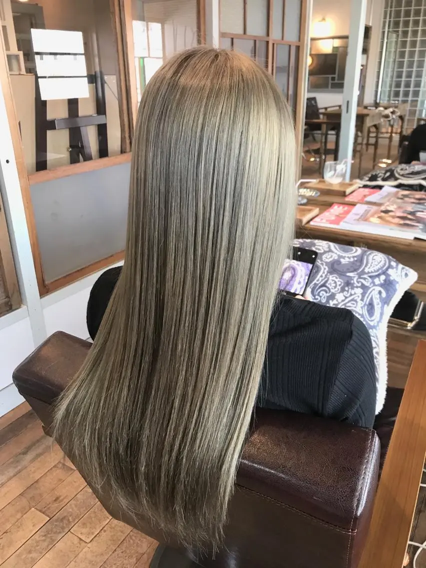 ロング タカツド ユウキのヘアスタイル