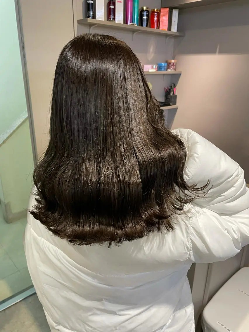 ミディアム カラー 抜け感レイヤー︴ ニュアンスカラーのヘアスタイル