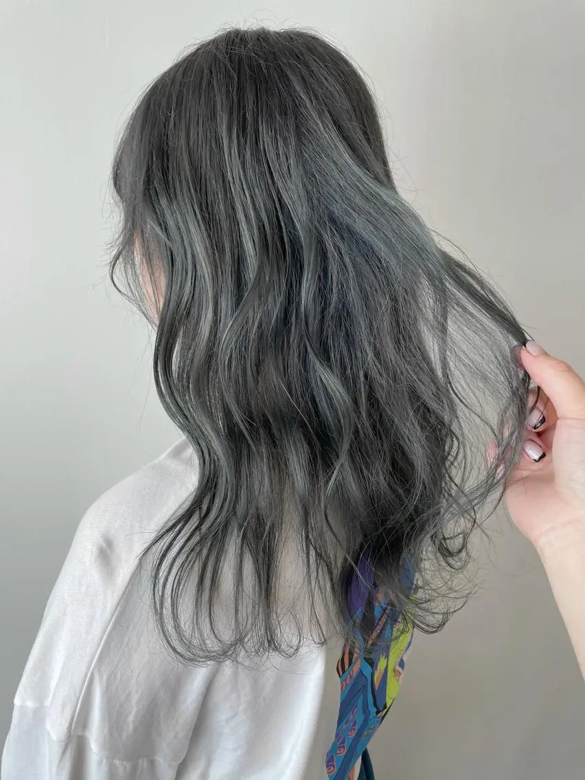 セミロング カラー カット ヘアカラー トリートメント 安藤 佑衣のヘアスタイル