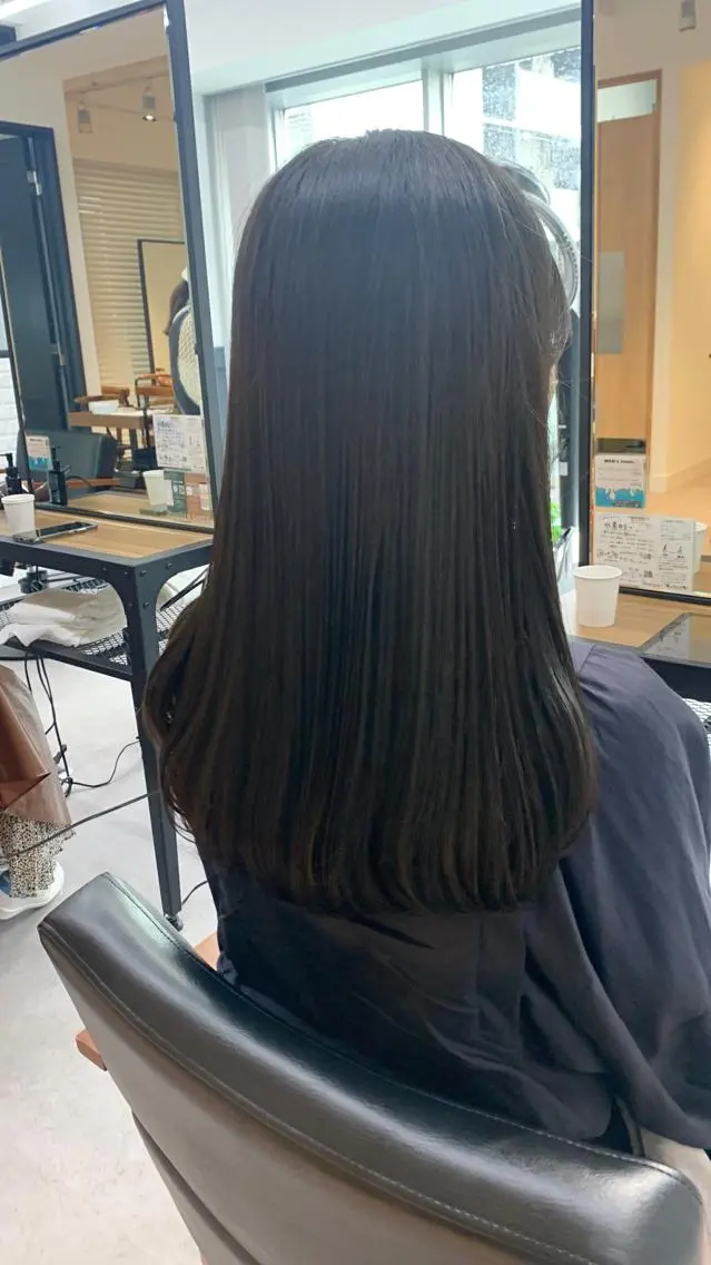 ミディアム カラー パーマ ヘアアレンジ メンズ キッズ ネイル マツエク・マツパ アイブロウ レイヤーカット／ 巻ける縮毛矯正のヘアスタイル