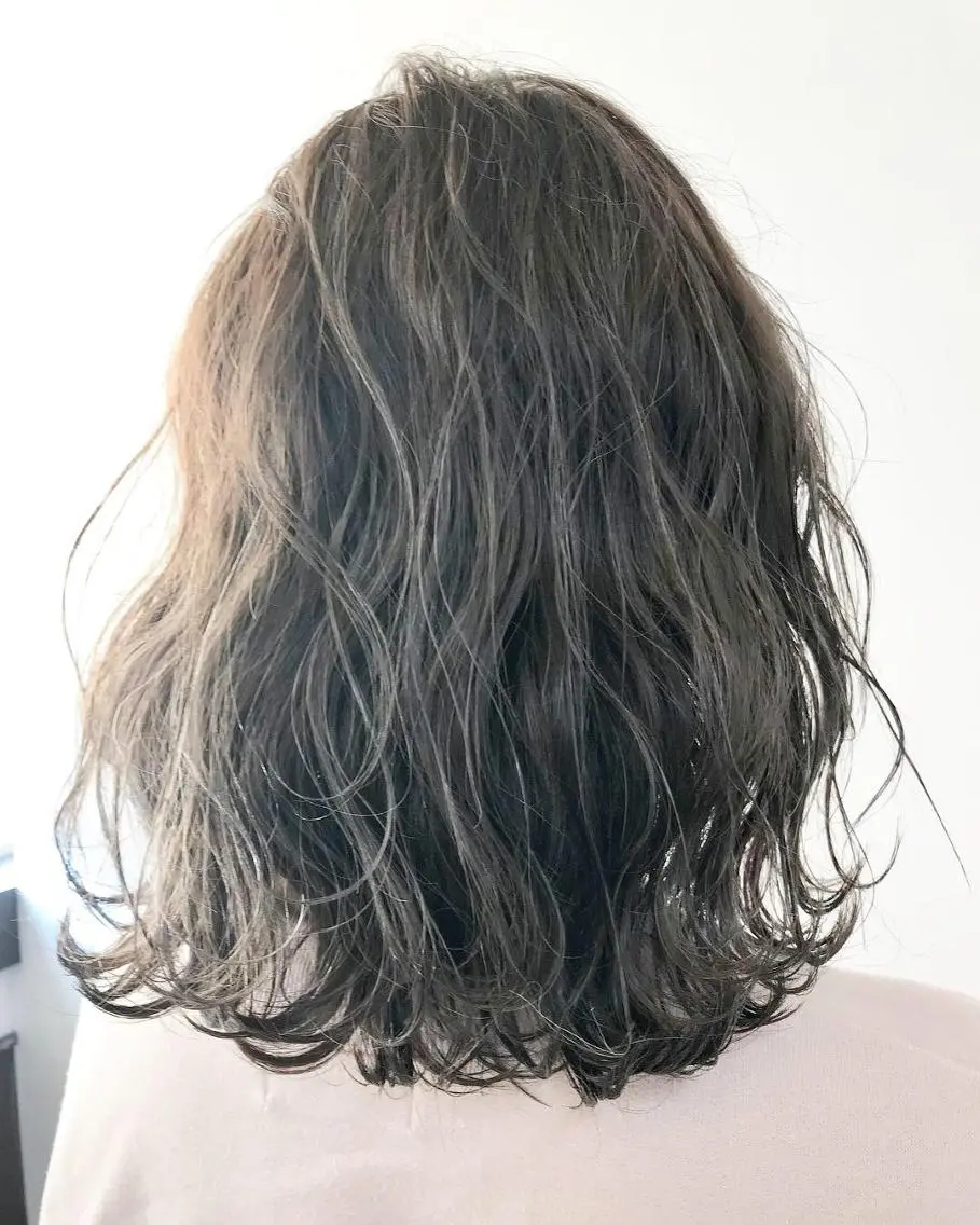 カラー セミロング ヘアカラー トリートメント デザインカラー Lienのヘアスタイル