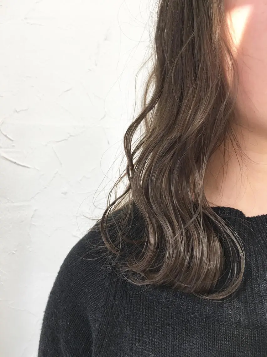 セミロング カラー アッシュ オリーブアッシュ 脱!黒髪 ダブルカラー【上野】のヘアスタイル