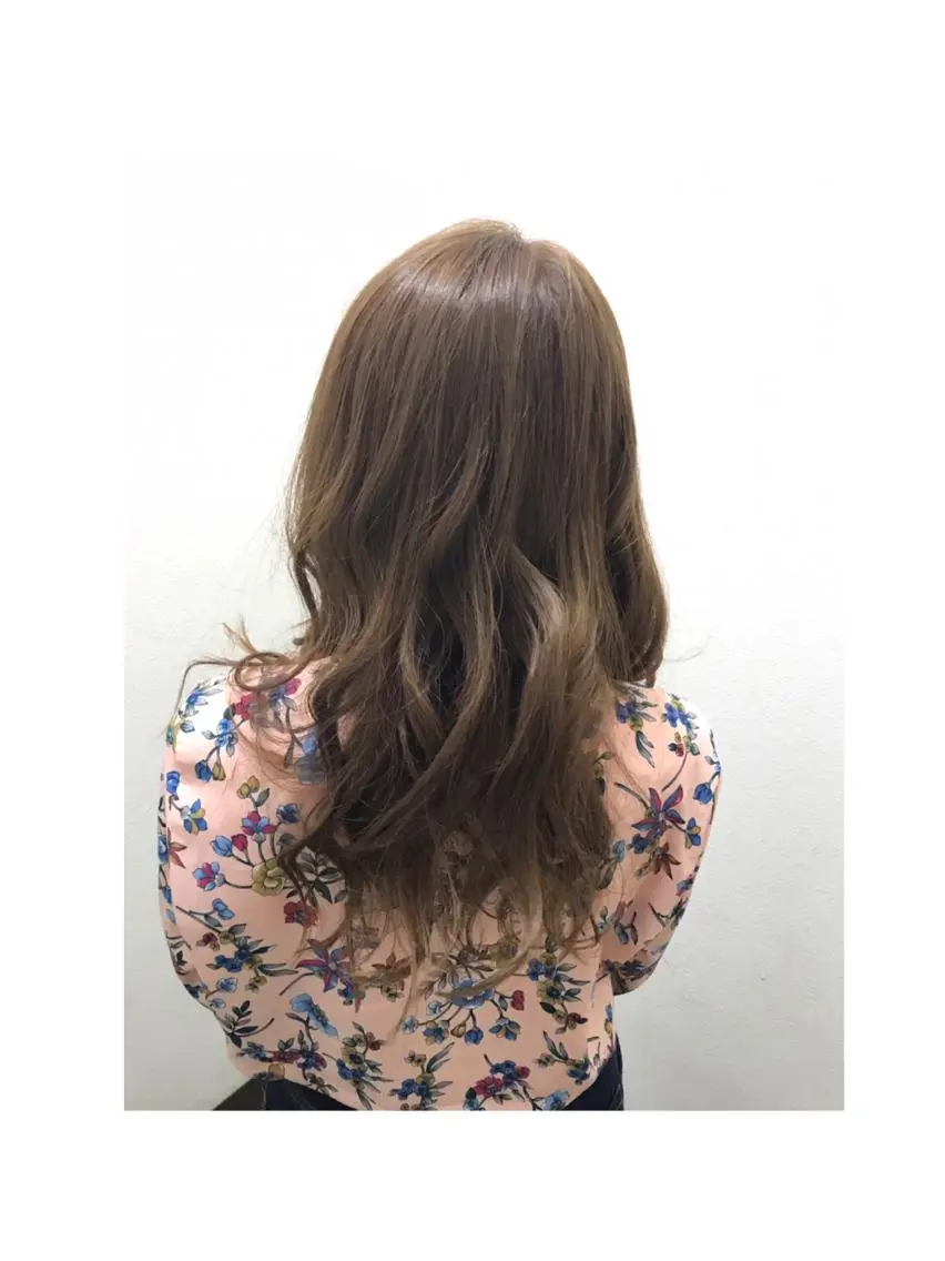 セミロング カラー アディクシーカラー グレージュ shi hoのヘアスタイル