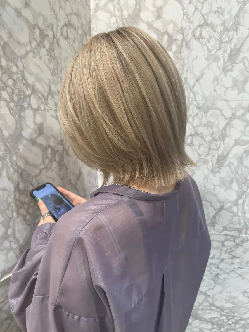 ショート カラー アッシュ ブリーチ ミルクティーアッシュ ショートヘア ウルフカット ヘアカラー 片山千晴✨ツヤ髪カラ ー✨レイヤーカット✨のヘアスタイル