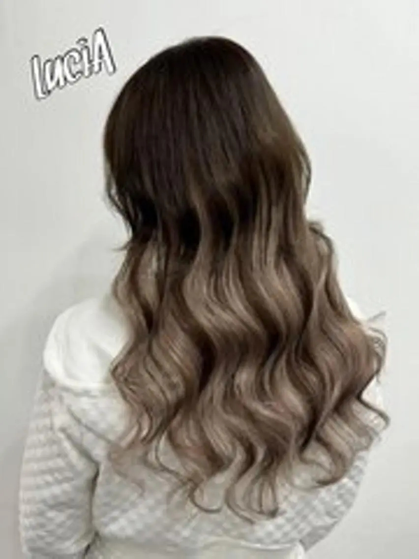 カラー ロング ヘアアレンジ シールエクステ 黒髪 ブリーチ デザインカラー ダブルカラー エクステ¥5000 LuciAカラーのヘアスタイル