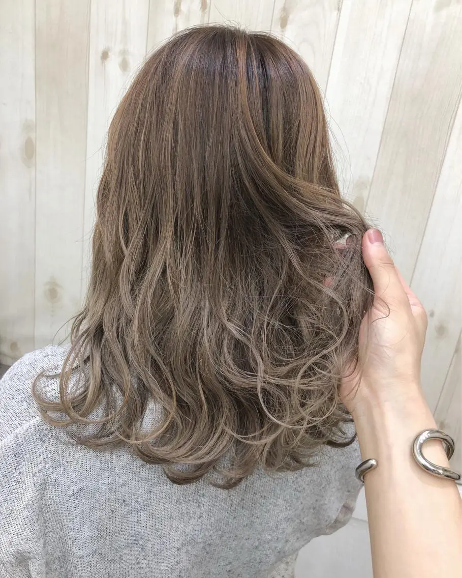 セミロング Loob.TOKYO MIYA🌈のヘアスタイル